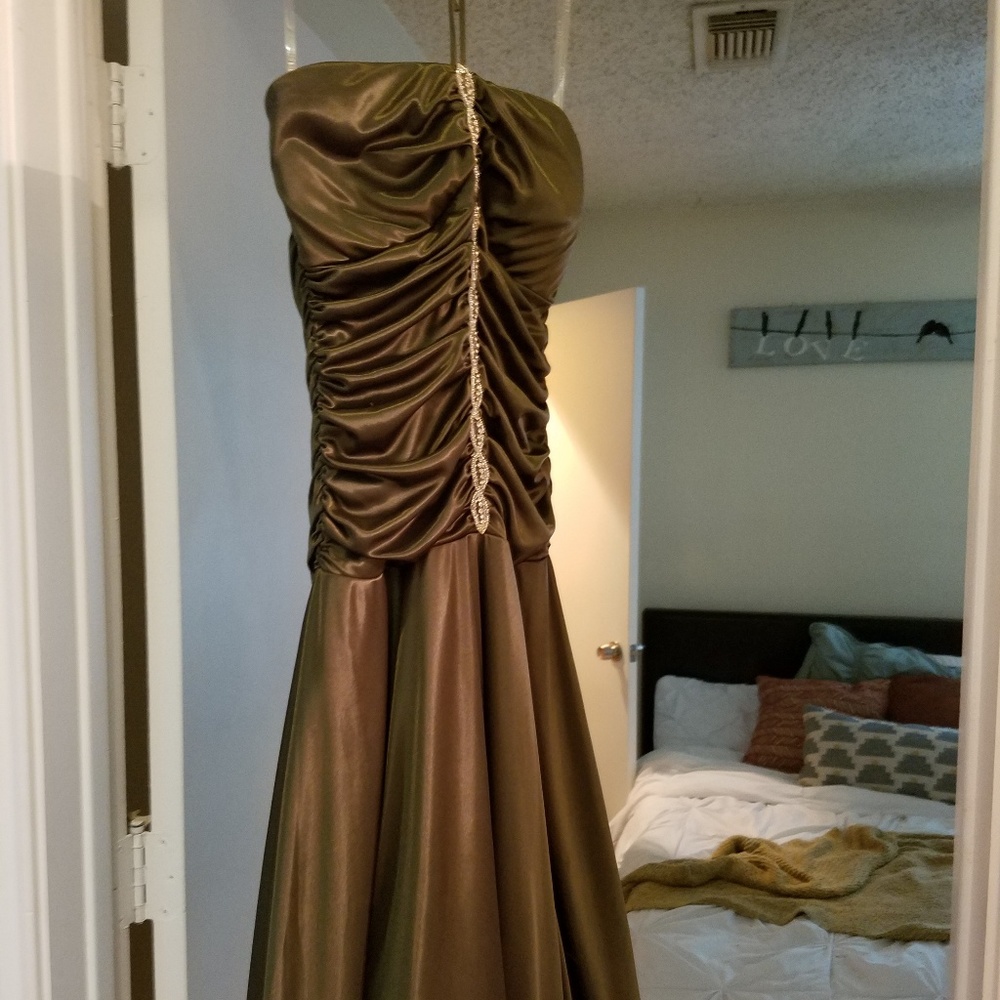 Dress - Picture 3 of 3